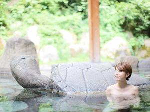 【大露天風呂】男女合わせて千坪の大露天風呂は開放感が最高！