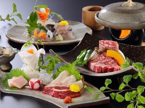 【山形屋のお料理一例】地元野菜を取り入れた創作和食膳の一例です。月替わりでメニューが変わります。