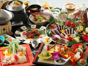 【旬彩物語／海幸コース】伊勢海老姿造り、黒毛和牛ステーキ、クエ・金目鯛・アンコウの寄鍋など充実の素材