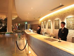【フロントロビー】White Tea by Westin （ホワイトティー　バイ　ウェスティン）の穏やかな香りとともに皆様をお出迎え致します。