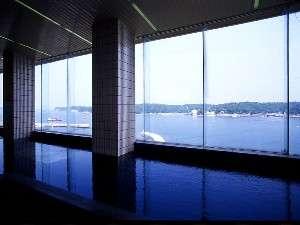 海を一望の６F展望風呂