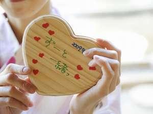 ふたりの初旅の思い出に・・・恋絵馬に想いをしたためて