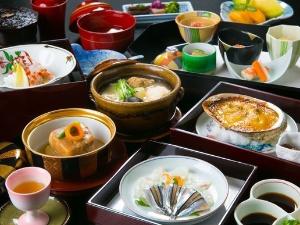 季節の食材をふんだんに使用した季節の和会席