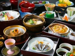 季節の食材をふんだんに使用した季節の和会席