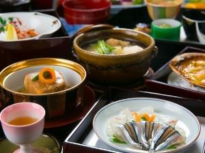 季節の食材をふんだんに使用した季節の和会席