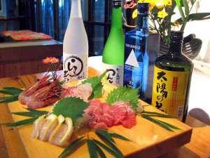 夕食一例  お造り盛り合わせ。おすすめの地酒と一緒にどうぞ
