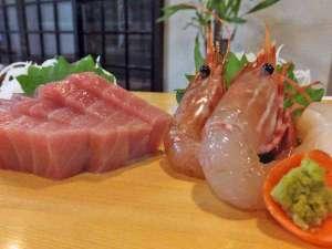 夕食一例 素材にこだわった新鮮な海の幸をお造りでお出しします。