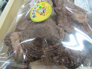 道の駅あに直売所　秋はたくさんのキノコが販売されています。