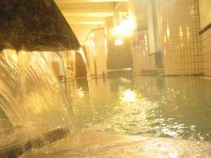 ブラックシリカ使用の“神天石の湯”でポカポカ。