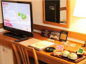 ３２型液晶テレビ、持込用冷蔵庫、コーヒー＆緑茶セット、湯沸しポットがございます。