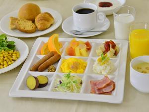 朝食バイキング盛付例（洋食中心）