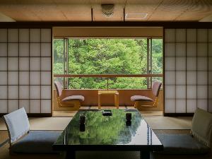 【山側　和室】山に囲まれ落ち着きのある空間のお部屋でごゆっくりとお過しください。