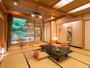 【露天風呂付客室】当館の露天風呂付客室はとても広く、ごゆっくりお過ごしいただけます。