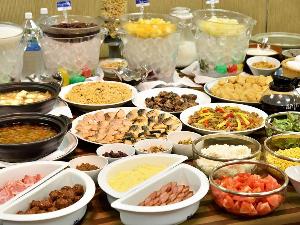郷土料理も充実♪大好評50種類のバイキング