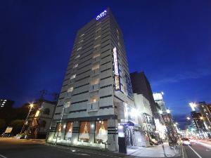 当館夜間の外観になります。アパホテル山形駅前大通へようこそ!