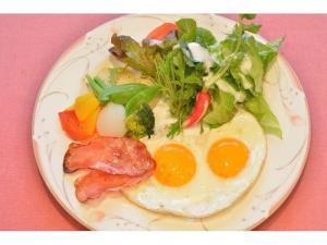 朝食のイメージです。日によってメニューが違います。こちらは目玉焼きです♪