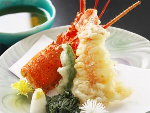 【イセエビ天プラ】プリッっと肉厚の身が迫力のイセエビを天ぷらで♪ガブッとお召し上がりください。