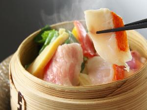 【蒸篭蒸】金目鯛、はちきん地鶏、四万十ポークの旨みがぎゅぎゅっと凝縮、ふ～っくらと仕上がる蒸篭蒸し。