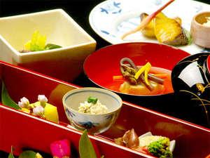 ■お料理一例■華やかさや細工に走り過ぎず、京都らしい出汁に拘った中身・味優先の京懐石。