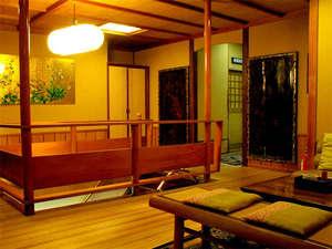 レトロな雰囲気を大切にしながらも掃除は徹底しております。180年の歴史を肌で感じて下さい。