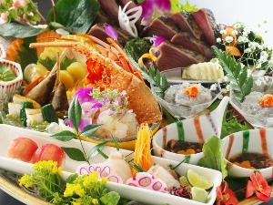 【皿鉢料理】伊勢海老造りや藁で炙ったかつおのタタキをメインに土佐湾で獲れた新鮮な旬魚のお刺身