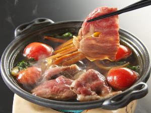 【土佐赤牛熟成肉の芋けんぴすき焼き】希少価値の高い土佐赤牛熟成肉を芋けんぴすき焼きで♪