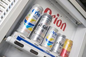 2階にアルコール専用の自販機がございます♪