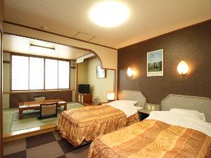 ◆湖側和洋室。ツインベッド＋６畳の広々としたお部屋。