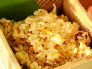 昆布出汁の良い香り♪『雲丹の炊込み飯』