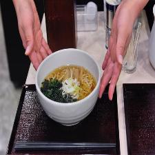 ◆夜鳴きそば毎日無料提供中！（21：30～23：00　１階レストラン）