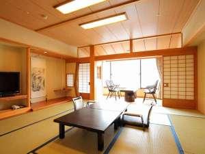 紗々羅館和室「木の香」は木曽檜をモチーフとした温かみのある和室