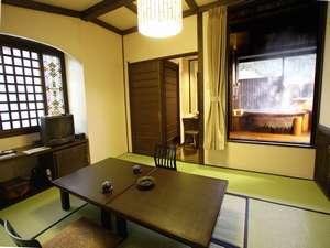 森山館露天風呂付客室こてまりの和室。かわいいお部屋に仕上げています