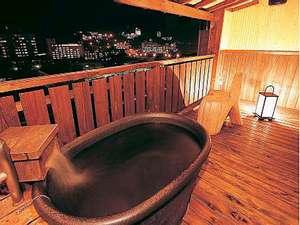 月の灯り（ムーンライト）陶器の他檜風呂もある。