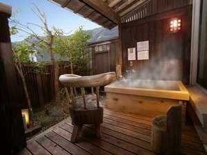森山館の露天風呂付客室坪庭付き和室角部屋の朝の風景