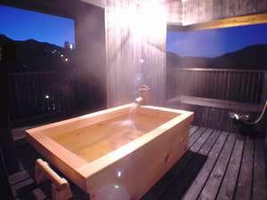 朝日が綺麗な森山館露天風呂付客室「ともしび」の一例