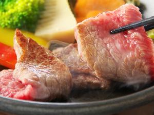 【黒毛和牛焼きしゃぶ】上質で程よい脂身と甘味たっぷりの黒毛和牛を焼きしゃぶでご堪能