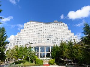 ウイングタワー館外観