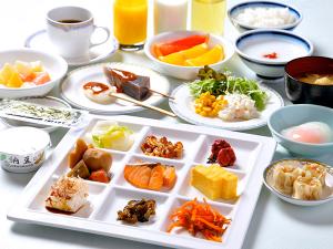 朝食バイキング盛付例（和食中心）