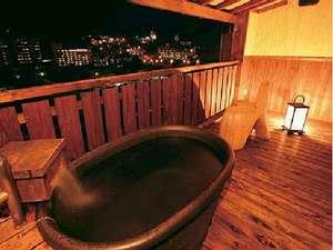 月のあかり（紗々羅館露天風呂付客室）綺麗な夜景が一望できます