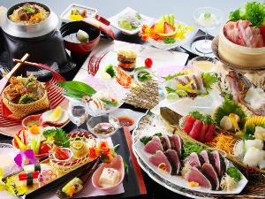 【旬彩物語／船遊びコース】四万十ポークと四万十鶏の蒸篭蒸し、金目鯛の焼物、カツオの藁焼きなど13品