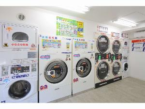 併設のコインランドリー