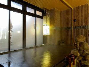 【大浴場】『男性内湯』大浴場は15時から翌朝10時まで夜通しご利用頂けます。