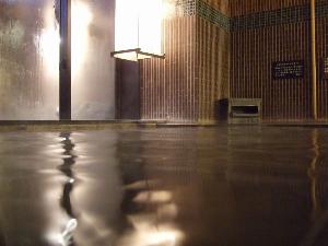 【大浴場】『男性内湯』温泉の泉質は弱アルカリ性。上がった後もお肌がつるつる、すべすべです♪