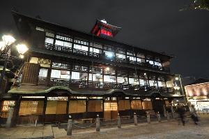 ミシュラン三ツ星に輝いた『道後温泉本館』は一見の価値あり♪