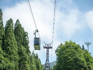 目の前は蔵王の人気スポット「蔵王ロープウェイ」お得な割引もあり