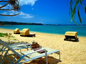 エメラルドグリーンに輝く海を眺めてすごす沖縄でのSpecial Holiday