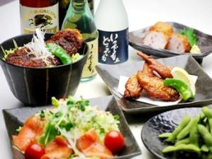 うどんや丼物、またルートインオリジナル上田カリーやビーフシチューなどの夕食メニューの他に、酒の肴として、お造りや一品料理など居酒屋メニューも取り揃えております。 