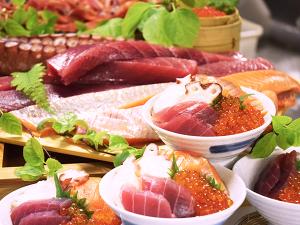 海鮮は、お好みで盛り付けられる勝手丼スタイルでも（イメージ）【夕食ビュッフェ】