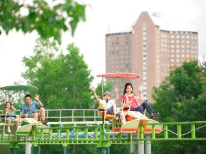 ルスツリゾート遊園地：春から秋にかけて楽しめるルスツリゾート遊園地は、多くのお客様の笑顔があふれます。