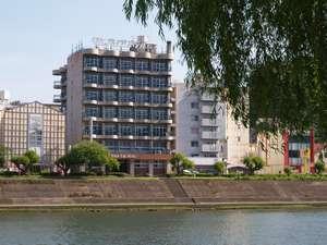 龍馬の泳いだ鏡川、ホテル対岸からの全景